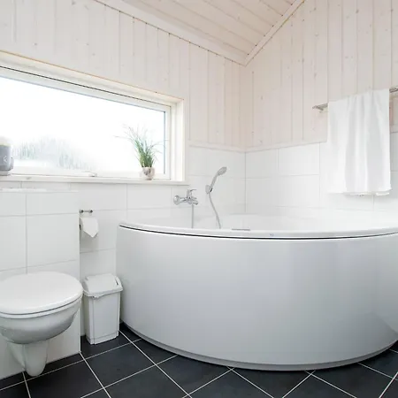Erstaunliches Kuestenchalet Mit Sauna Appartement *
